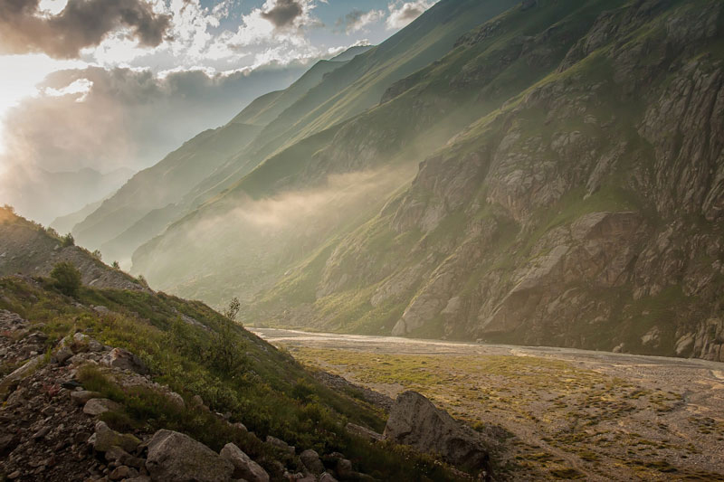 Sun rays through the mountains